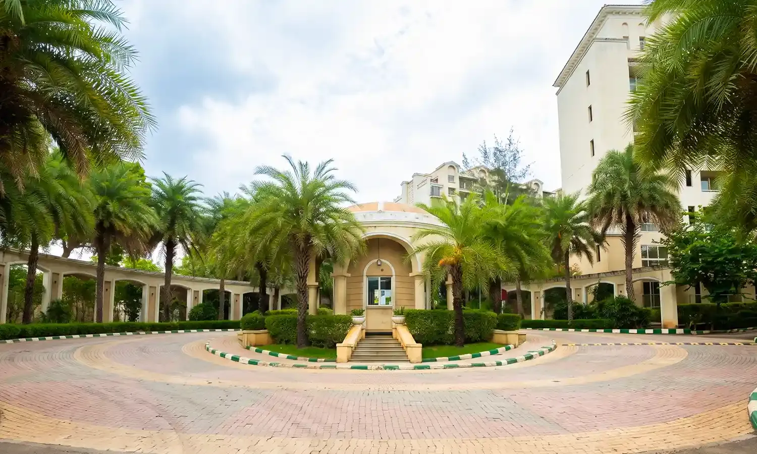 Grand Arrival Plaza & Entrance Rotunda